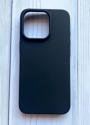 Силиконовый матовый чехол на iphone 16 pro черный