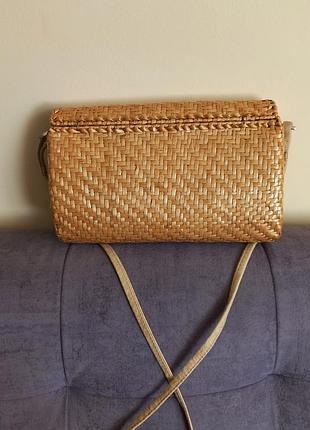 Красивая сумочка багет из соломки 3