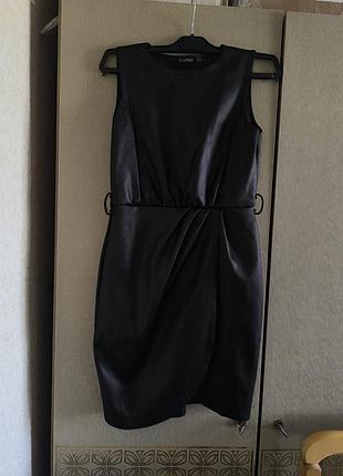 Черное платье boohoo 36 из эко кожи