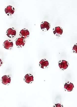 Страз красный в серебристых цапах 4,5 мм