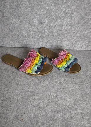 Шлепанцы от boohoo с бахромой