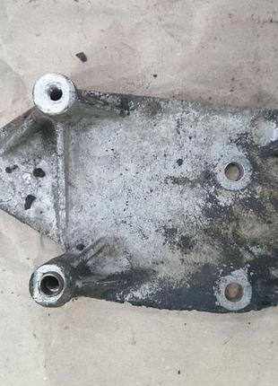 Кронштейн компрессора кондиционера jeep grand cherokee wg exa - 3.1l, 5015041ab, 90512840f