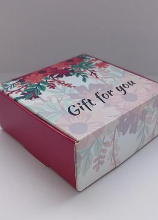 Коробочка подарочная 7х7 см для украшений бордовая с цветами "gift for you"