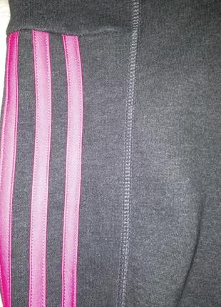 Штаны спортивные adidas climalite темно-серые,розовые полоски ,р.s,m8 фото