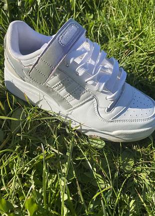 Adidas кросівки
