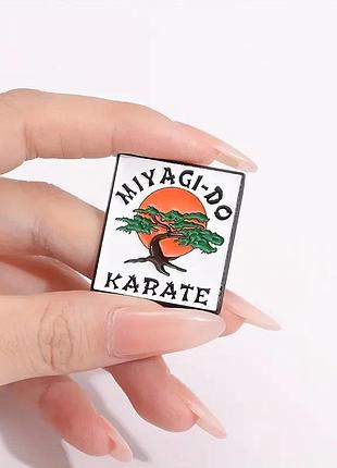 Пин, значок кобра кай №2