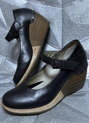 Женские туфли босоножки кожаные 39 размер (25.3 см стелька) dr. martens на танкетке с distressed effect в стиле стимпанк черные натуральная кожа туфли