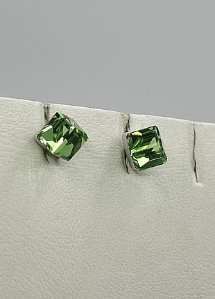 Сережки-пусеты серебряные с кристаллами swarovski 1.92 г