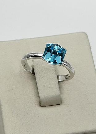 Кольцо серебряное с кристаллом swarovski 17 2,24 г