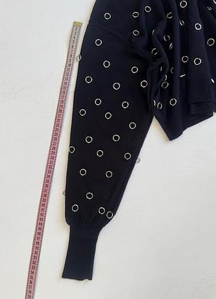 Джемпер чёрный укороченный zara, кроп топ с декором в виде серебристых колечек, размер s 7