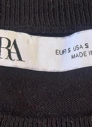 Джемпер чёрный укороченный zara, кроп топ с декором в виде серебристых колечек, размер s 3