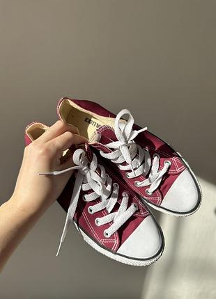 Низькі бордові кеди converse