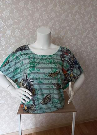 Яскрава футболка  від sassofono з  принтом "метелики", розм. l-xl (укр.48 - 50)