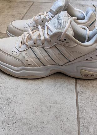 Женские кроссовки adidas