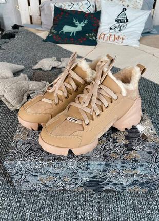 Шикарні жіночі кросівки з хутром