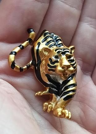 Крутая 🐯 реалистичная объёмная брошка крадущийся тигр, брошь 3