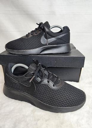 Кроссовки nike tanjun 39 размер