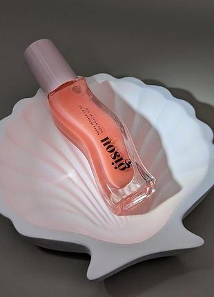 Gisou honey infused lip oil (bee-llini peach)