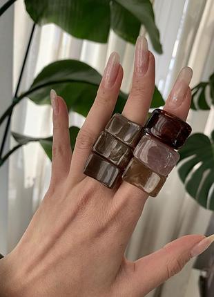 Каблучка коричнева масивна з епоксидної смоли