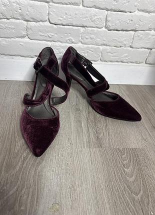Велюрові туфлі на каблуці marks&spencer, 41р 3
