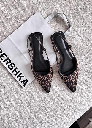 Босоніжки bershka леопардові