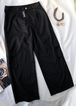 Брюки актуальные широкие брюки черные с карманами boohoo