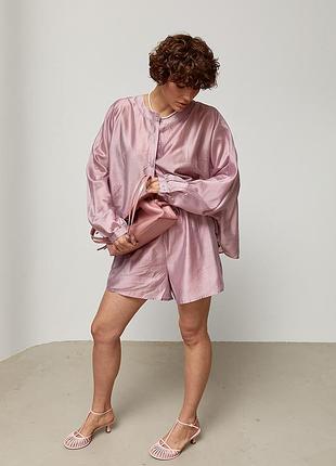 Літній однотонний костюм із вільної сорочки та шортів