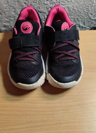 Детские спортивные кроссовки decathlon playful fast в черно-розовом цвете.