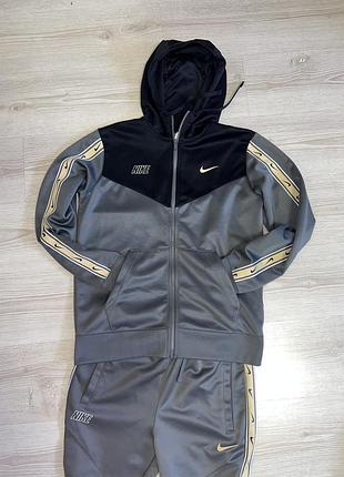Спортивний костюм nike