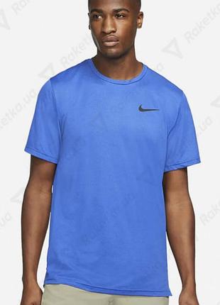 Мужская футболка nike dri-fit создана из специальной влагоотводящей ткани, обеспечивающей сухость и комфорт