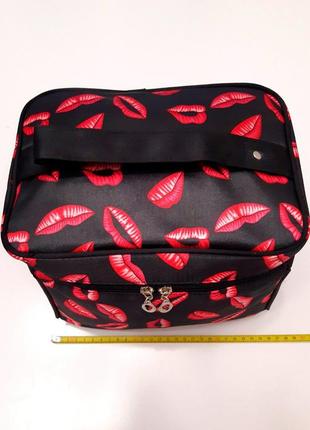 Велика чорна містка сумочка з ручкою і поцілунками kisses6 фото