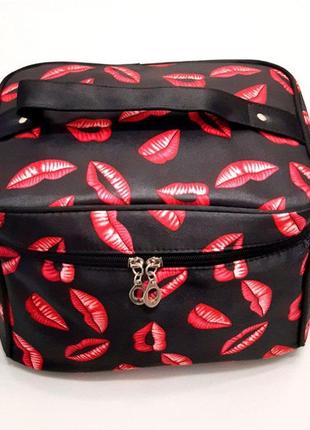 Велика чорна містка сумочка з ручкою і поцілунками kisses2 фото