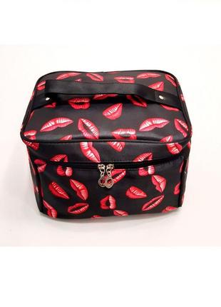 Большая чёрная вместительная косметичка с ручкой и поцелуйчиками kisses