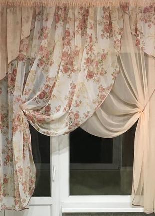 Тюль на кухню персикового кольору з квітами