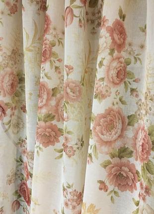 Тюль на кухню персикового кольору з квітами