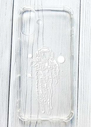 Чехол с утолщёнными углами на iphone 16 plus космонавт на велосипеде (принт 399)