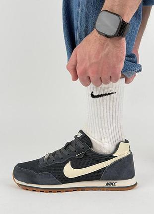 Nike md runner 2 dark grey beige 10