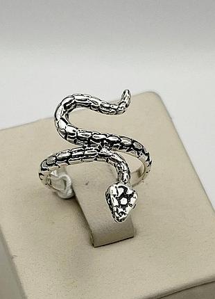 Кольцо серебряное "змея" 17 3,77 г