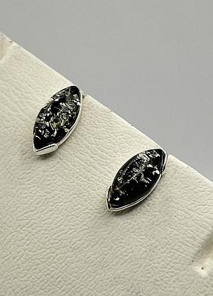 Сережки-пуссеты серебряные с янтарем 1,6 г