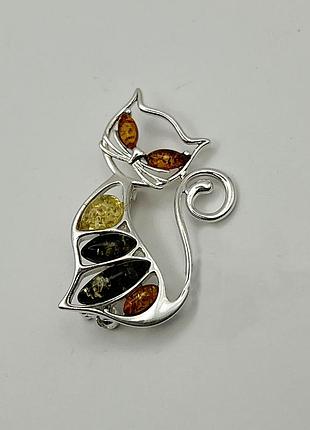 Брошка серебряная с янтарем "кошка" 3,87 г