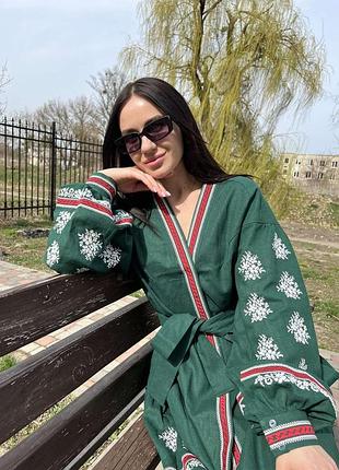 Платье с вышивкой