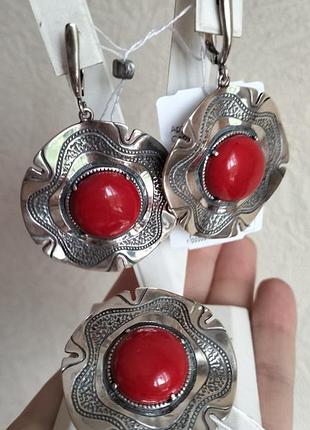 Серебряный комплект с красным кораллом