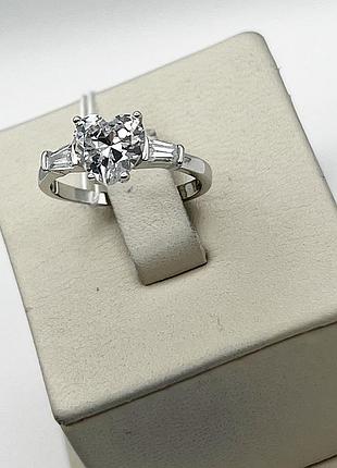 Кольцо серебряное с кубическим цирконием 17 2,56 г