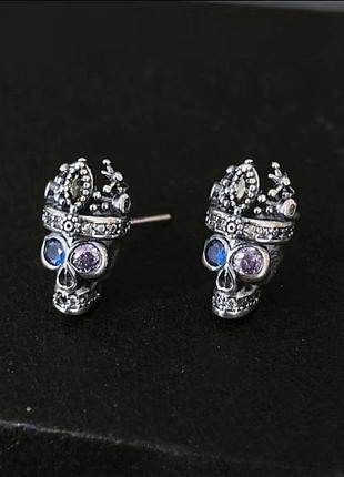Серьги гвоздики черепки с короной