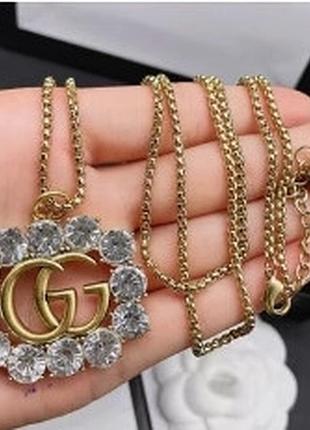 Ожерелье с подвеской gg со сваровски камнями