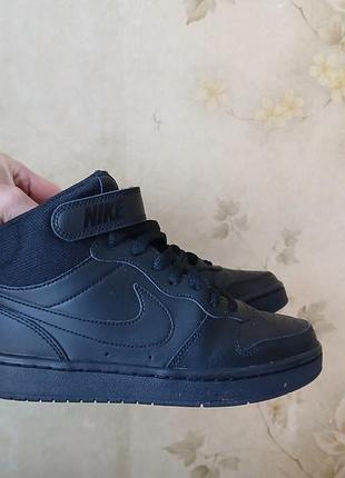 Кроссовки nike court borough mid 2 black на стопу 23 см -23,5 см стан как новые.