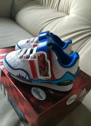Adidas disney pixar тачки кросовочки оригинал стелька10,5-11 см в идеале ( с коробкой)