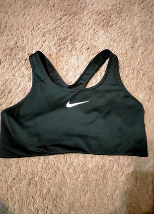 Спортивный топ nike.