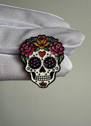 Пін значок металевий брошка череп calavera з серцем — день мертвих dia de los muertos квітковий