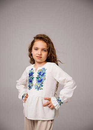 Вишиванка дівчача біла з синьо-блакитними квітами 134